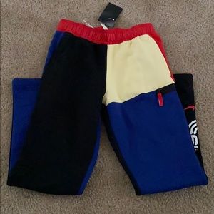 Kyrie boy fleece pants size Large